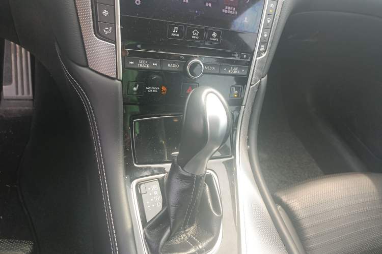 Used Infiniti Q50L 2015 2.0T Sport Edition Gear Lever