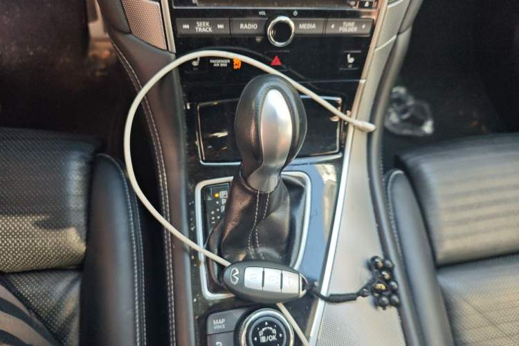 Used Infiniti Q50L 2015 2.0T Sport Edition Gear Lever