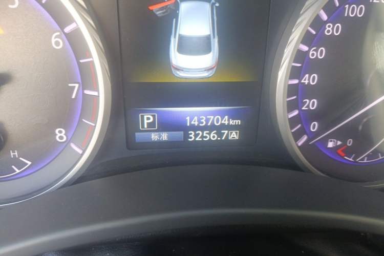 Used Infiniti Q50L 2015 2.0T Enjoyment Edition Odometer Close Up