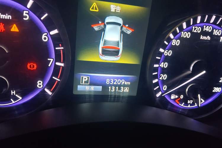 Used Infiniti Q50L 2015 2.0T Enjoyment Edition Odometer Close Up