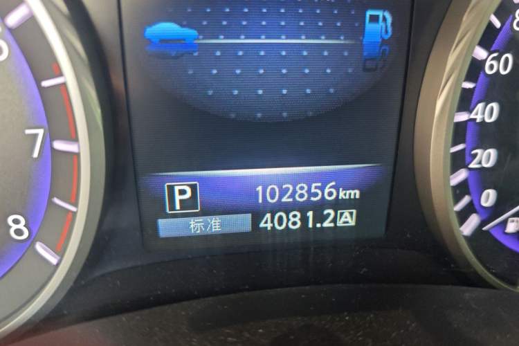 Used Infiniti Q50L 2015 2.0T Sport Edition Odometer Close Up