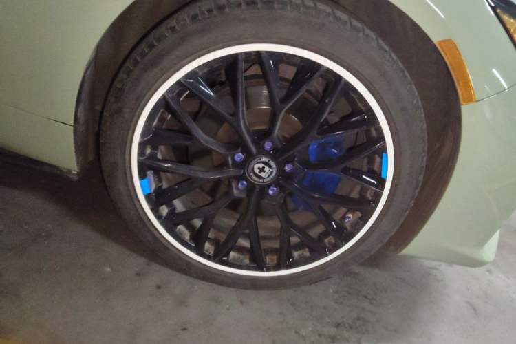 Used Infiniti Q50L 2015 2.0T Enjoyment Edition Right Front Wheel Hub