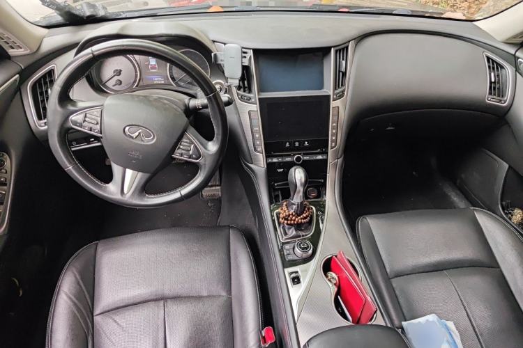 Used Infiniti Q50L 2015 2.0T Enjoyment Edition Center Console