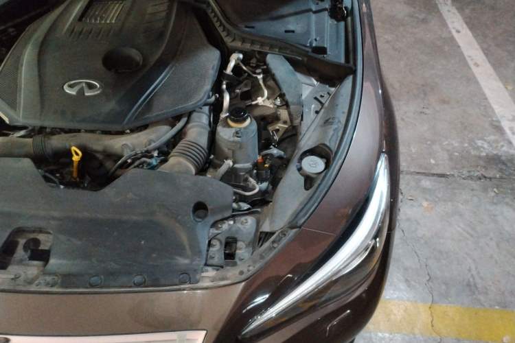 Used Infiniti Q50L 2015 2.0T Enjoyment Edition Engine Bay Left