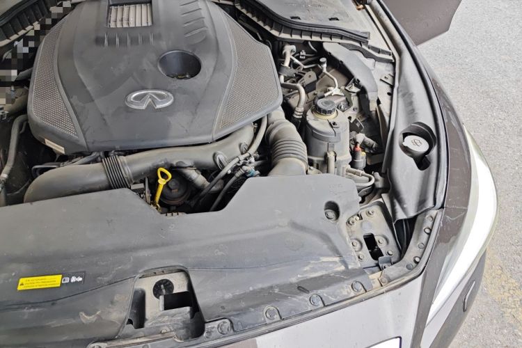 Used Infiniti Q50L 2015 2.0T Enjoyment Edition Engine Bay Left