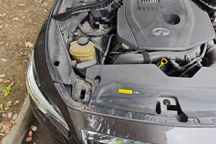 Used Infiniti Q50L 2015 2.0T Enjoyment Edition Engine Bay Right