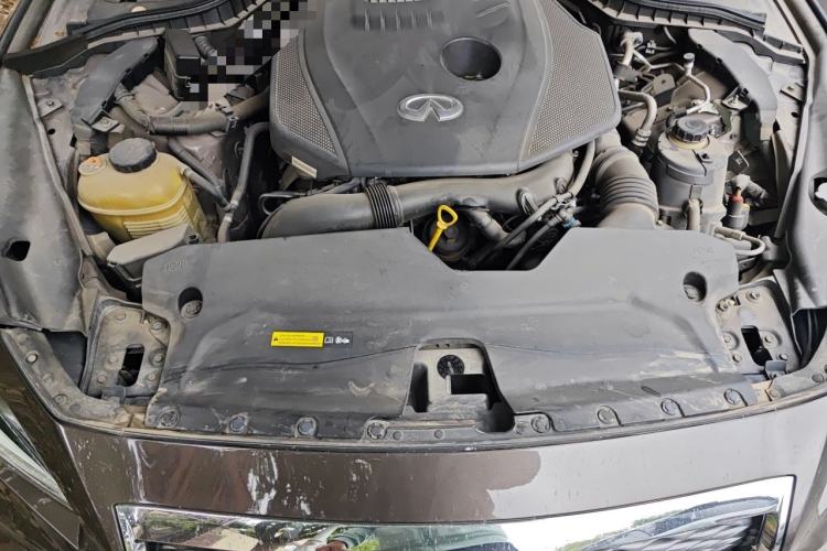 Used Infiniti Q50L 2015 2.0T Enjoyment Edition Engine Bay