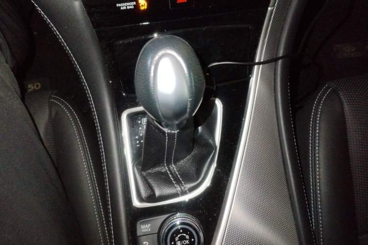 Used Infiniti Q50L 2015 2.0T Enjoyment Edition Gear Lever