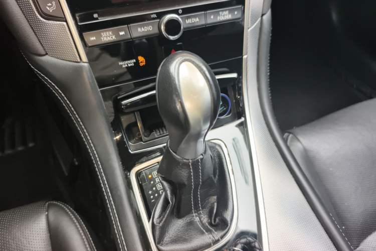 Used Infiniti Q50L 2015 2.0T Enjoyment Edition Gear Lever