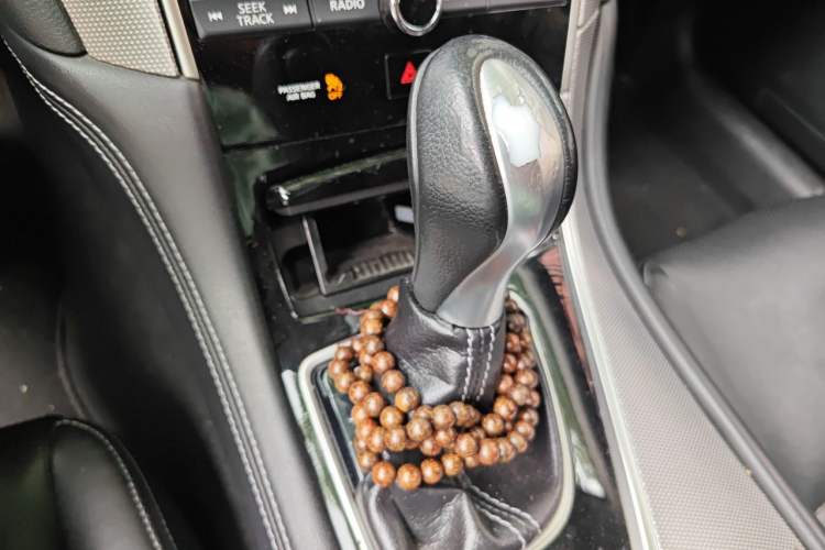 Used Infiniti Q50L 2015 2.0T Enjoyment Edition Gear Lever