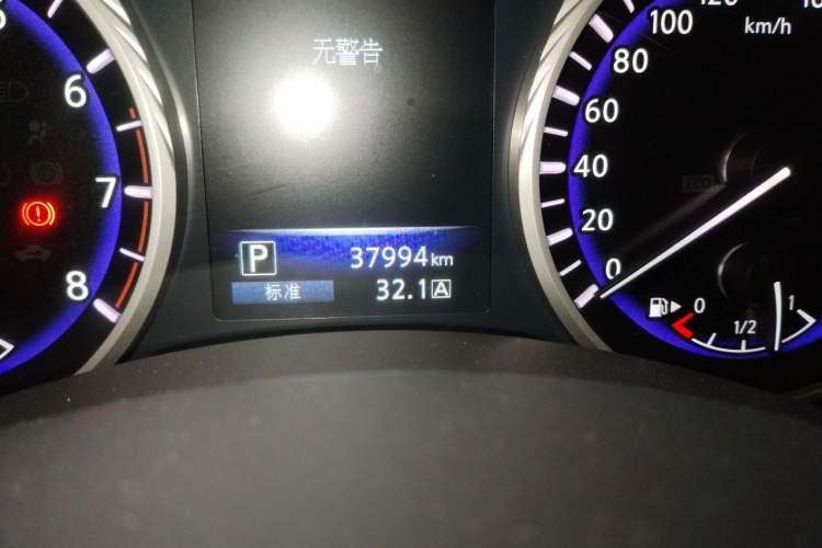 Used Infiniti Q50L 2015 2.0T Enjoyment Edition Odometer Close Up