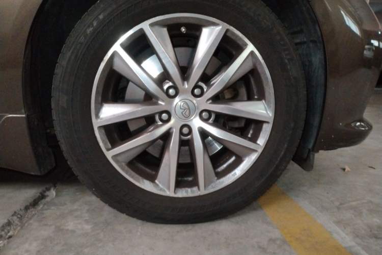 Used Infiniti Q50L 2015 2.0T Enjoyment Edition Right Front Wheel Hub