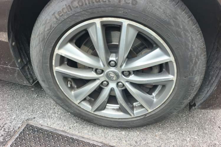 Used Infiniti Q50L 2015 2.0T Enjoyment Edition Right Front Wheel Hub