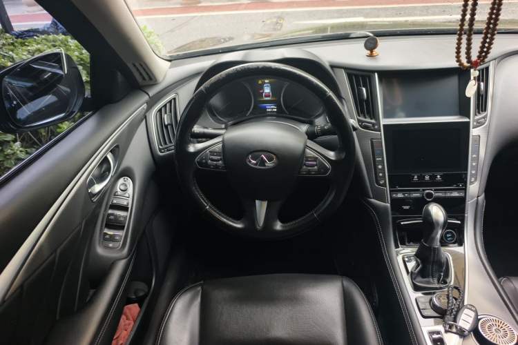Used Infiniti Q50L 2015 2.0T Enjoyment Edition Steering Wheel