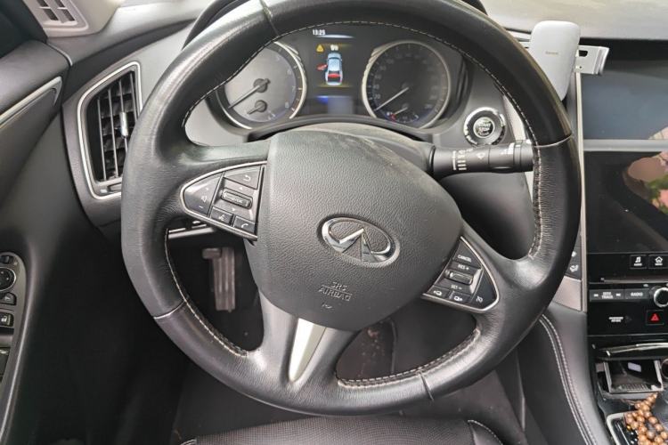 Used Infiniti Q50L 2015 2.0T Enjoyment Edition Steering Wheel