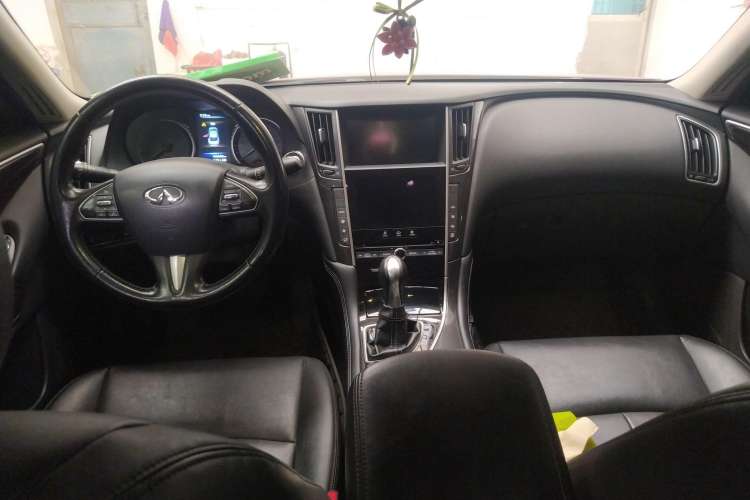Used Infiniti Q50L 2015 2.0T Comfort Edition Center Console