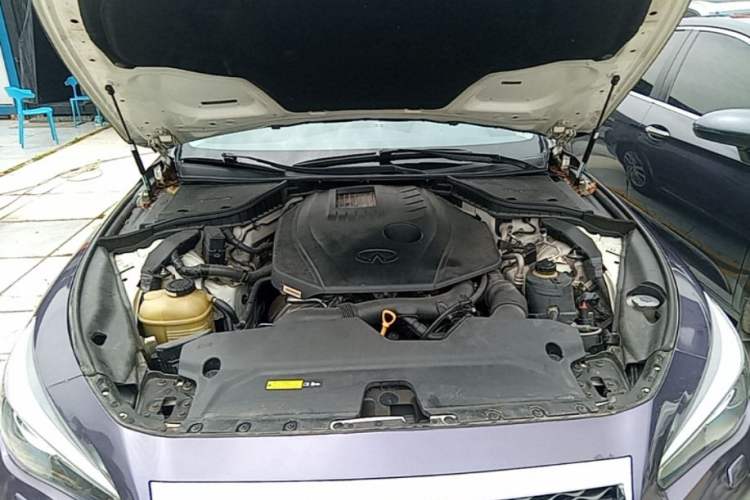 Used Infiniti Q50L 2015 2.0T Enjoyment Edition Engine Bay