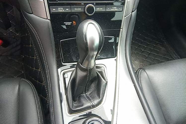 Used Infiniti Q50L 2015 2.0T Enjoyment Edition Gear Lever