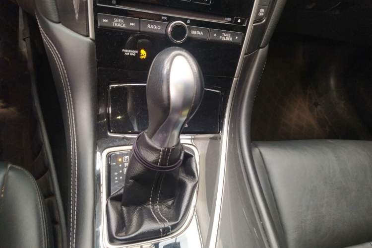 Used Infiniti Q50L 2015 2.0T Comfort Edition Gear Lever