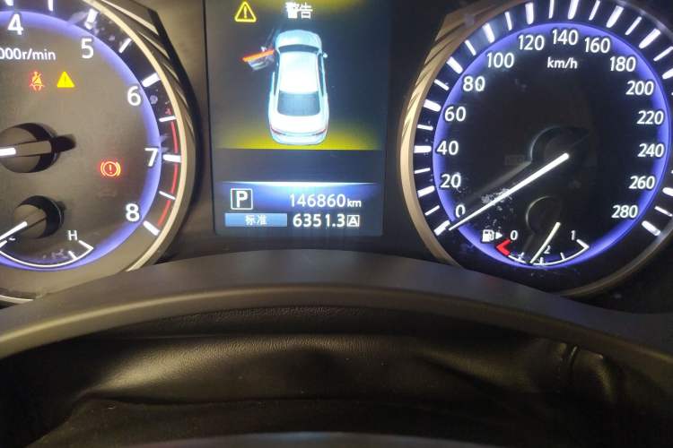 Used Infiniti Q50L 2015 2.0T Comfort Edition Odometer Close Up