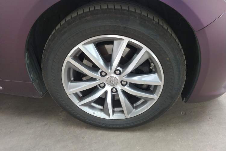 Used Infiniti Q50L 2015 2.0T Comfort Edition Right Front Wheel Hub