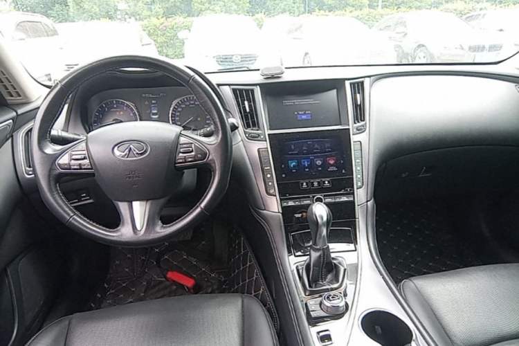Used Infiniti Q50L 2015 2.0T Enjoyment Edition Steering Wheel