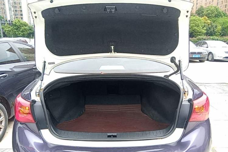 Used Infiniti Q50L 2015 2.0T Enjoyment Edition Trunk