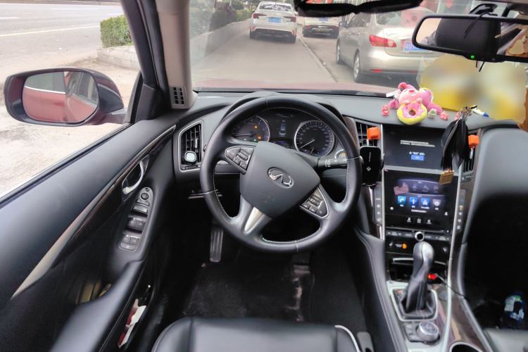 Used Infiniti Q50L 2015 2.0T Luxury Edition Center Console