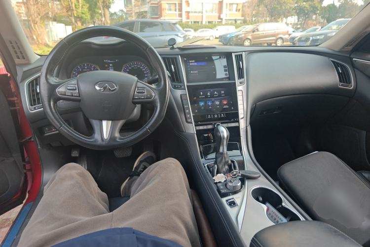Used Infiniti Q50L 2015 2.0T Enjoyment Edition Center Console