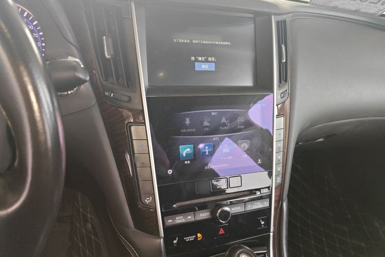 Used Infiniti Q50L 2015 2.0T Luxury Edition Center Console