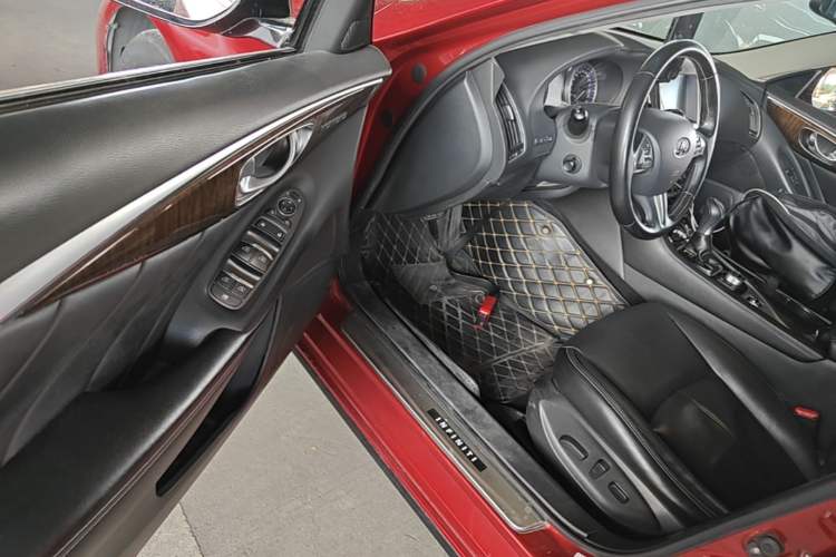Used Infiniti Q50L 2015 2.0T Luxury Edition Driver Seat