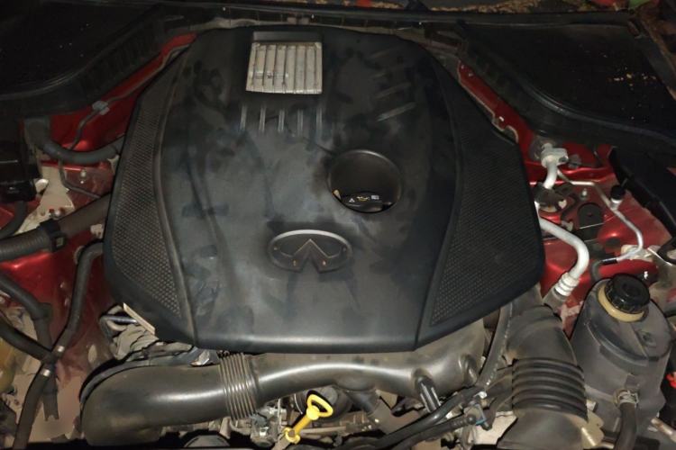 Used Infiniti Q50L 2015 2.0T Enjoyment Edition Engine Bay