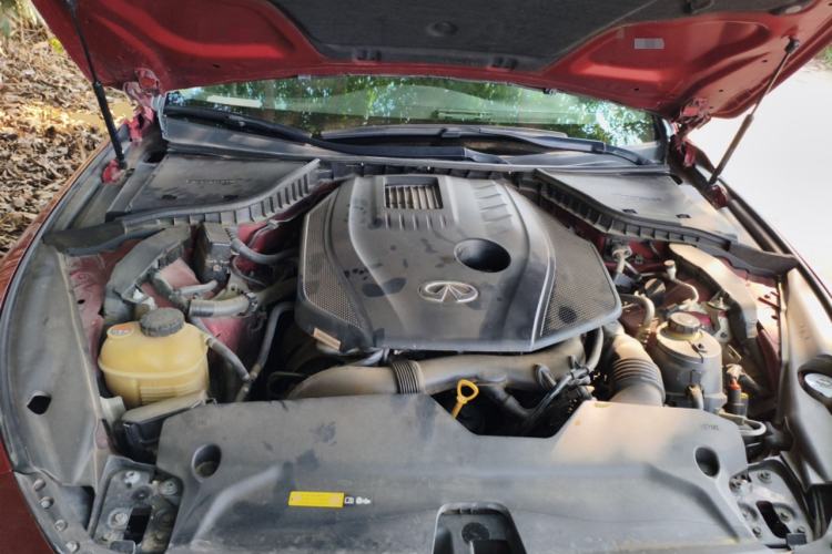 Used Infiniti Q50L 2015 2.0T Enjoyment Edition Engine Bay