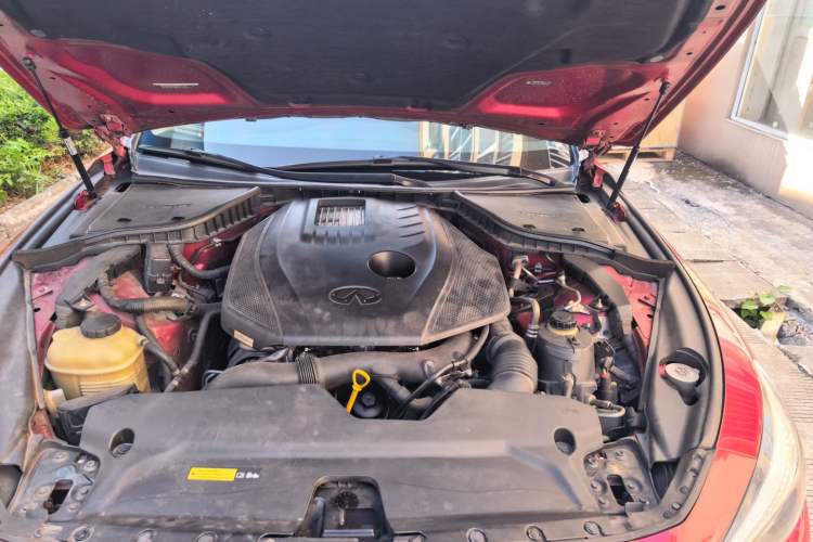 Used Infiniti Q50L 2015 2.0T Enjoyment Edition Engine Bay