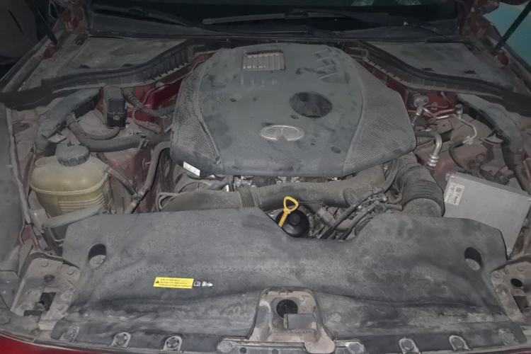 Used Infiniti Q50L 2015 2.0T Sport Edition Engine Bay