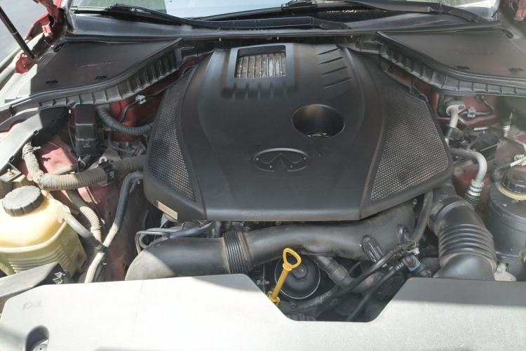 Used Infiniti Q50L 2015 2.0T Enjoyment Edition Engine Bay
