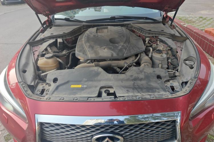 Used Infiniti Q50L 2015 2.0T Enjoyment Edition Engine Bay