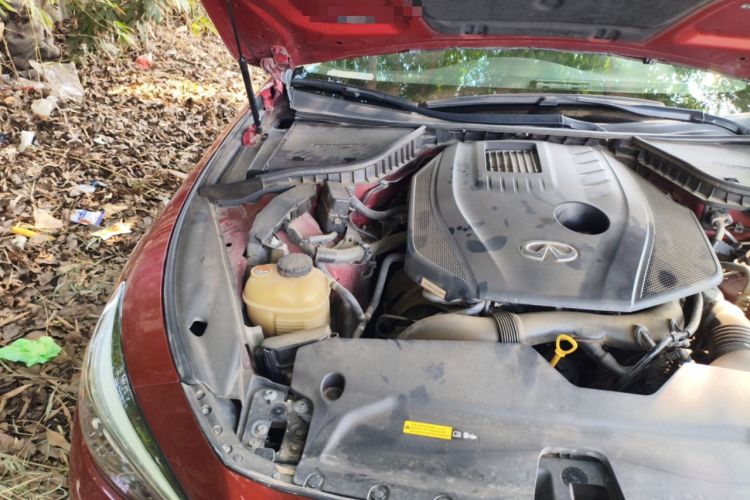 Used Infiniti Q50L 2015 2.0T Enjoyment Edition Engine Bay Right