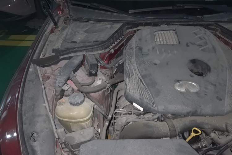 Used Infiniti Q50L 2015 2.0T Sport Edition Engine Bay Right