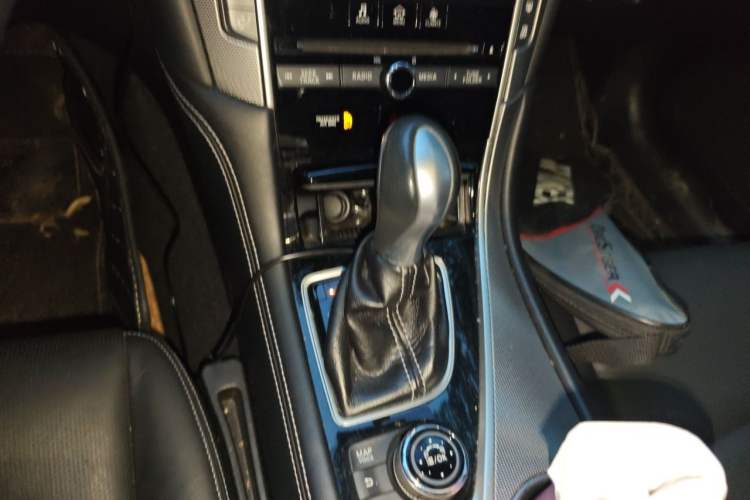 Used Infiniti Q50L 2015 2.0T Enjoyment Edition Gear Lever