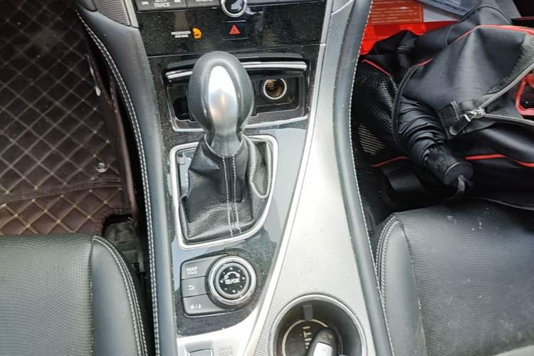 Used Infiniti Q50L 2015 2.0T Enjoyment Edition Gear Lever
