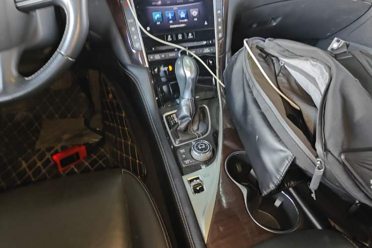 Used Infiniti Q50L 2015 2.0T Luxury Edition Gear Lever