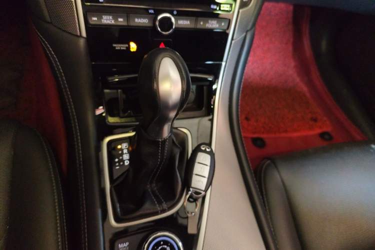Used Infiniti Q50L 2015 2.0T Enjoyment Edition Gear Lever