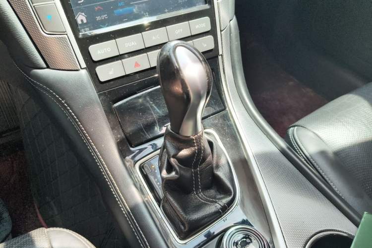 Used Infiniti Q50L 2015 2.0T Enjoyment Edition Gear Lever