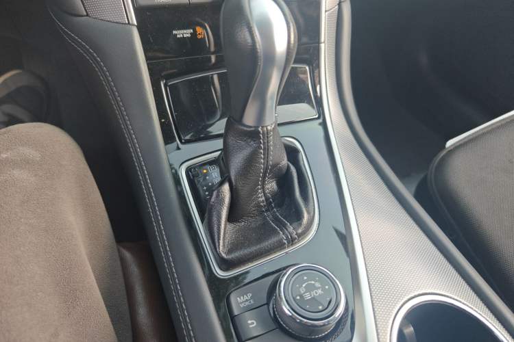 Used Infiniti Q50L 2015 2.0T Enjoyment Edition Gear Lever