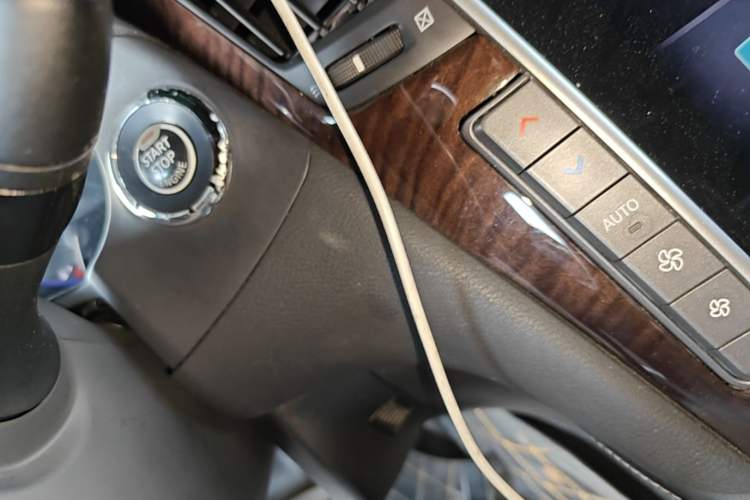 Used Infiniti Q50L 2015 2.0T Luxury Edition Interior 1