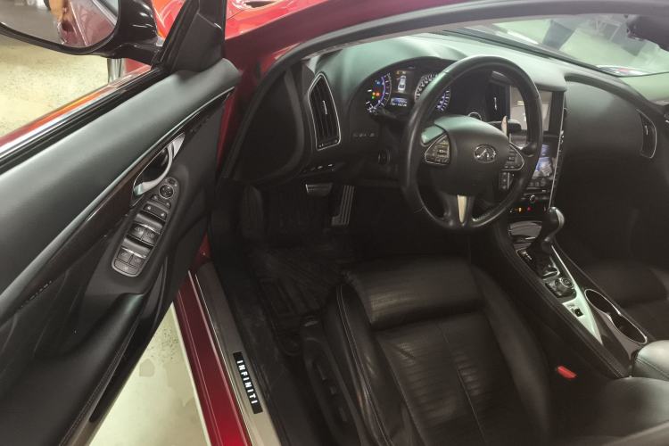 Used Infiniti Q50L 2015 2.0T Luxury Sport Edition Interior 3