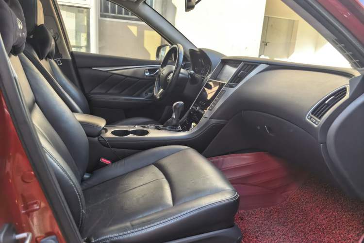 Used Infiniti Q50L 2015 2.0T Enjoyment Edition Interior 3