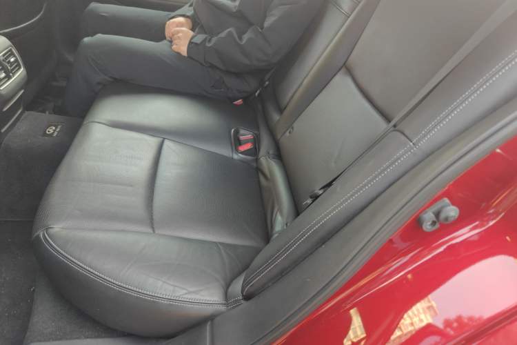 Used Infiniti Q50L 2015 2.0T Enjoyment Edition Left Rear Seat