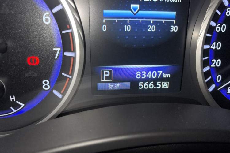 Used Infiniti Q50L 2015 2.0T Sport Edition Odometer Close Up